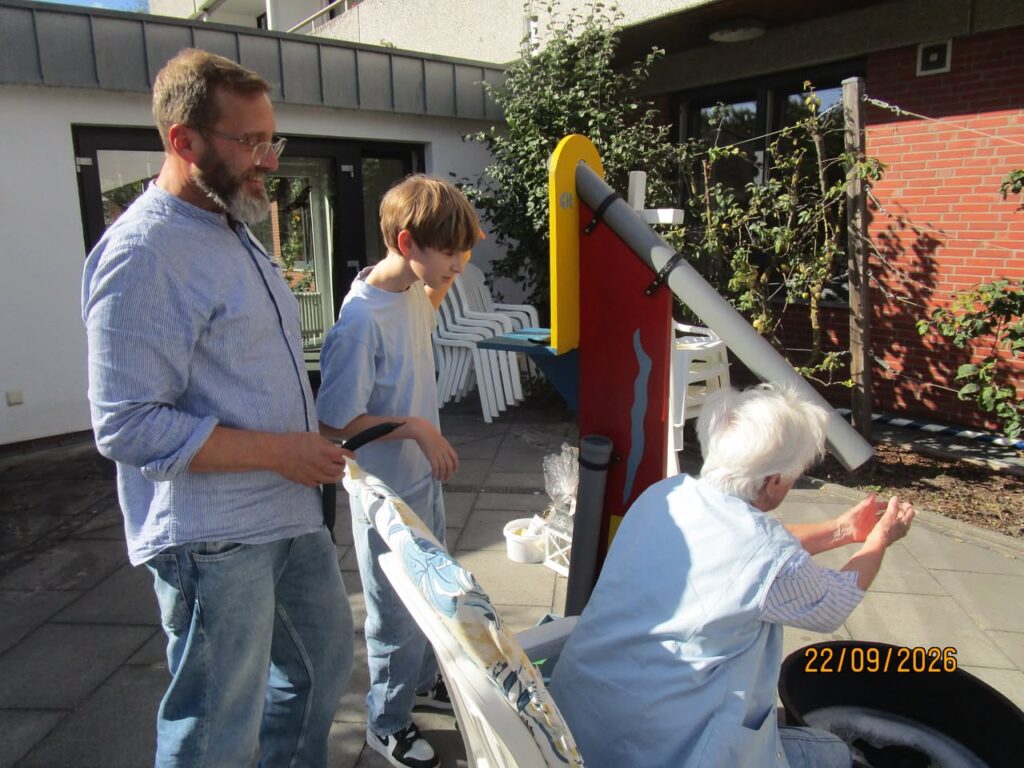 Gemeinsames Spiel im Innenhof beim Fleetparker Markt